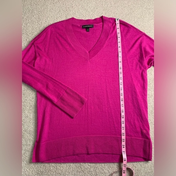 Banana Republic Women V-Neck Sweater Merino Wool Size Medium Fuschia Pink - Picture 5 of 7